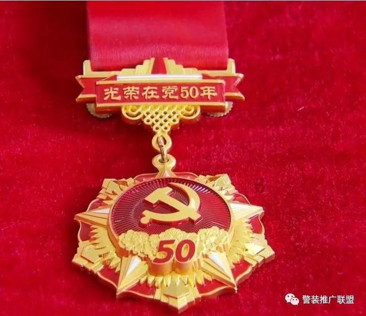 头戴耳机选开放式还是封闭式?柔软耳罩提供全天舒适感